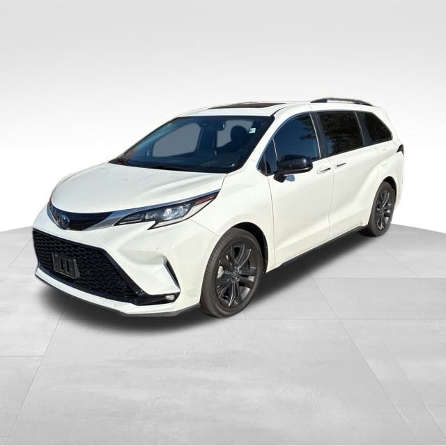 2023 Toyota Sienna XSE photo 3