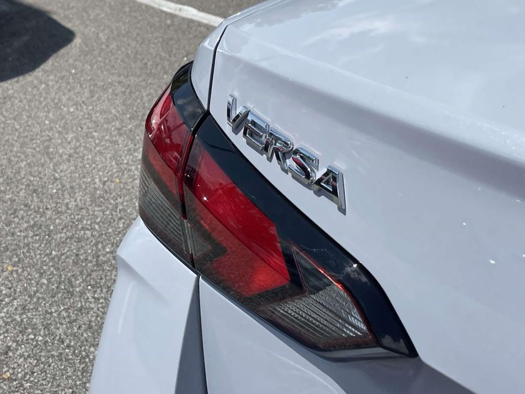 2025 Nissan Versa SV photo 7