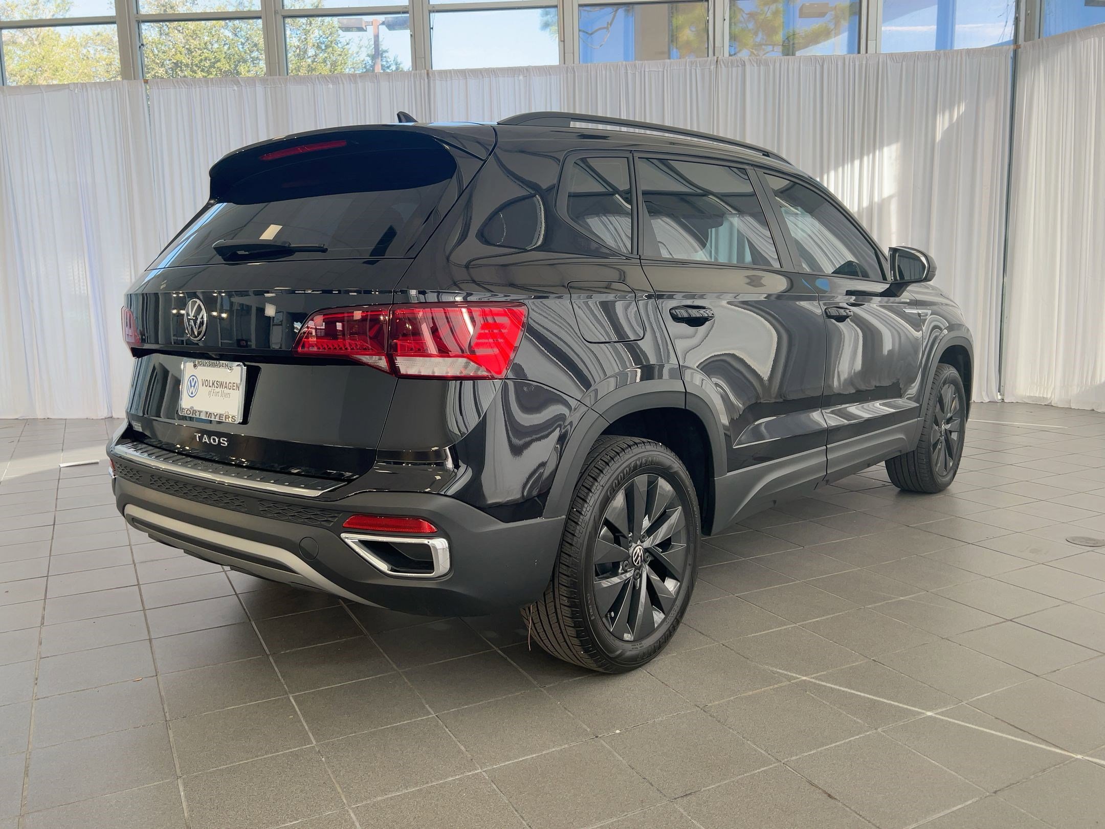 2024 Volkswagen Taos S photo 4