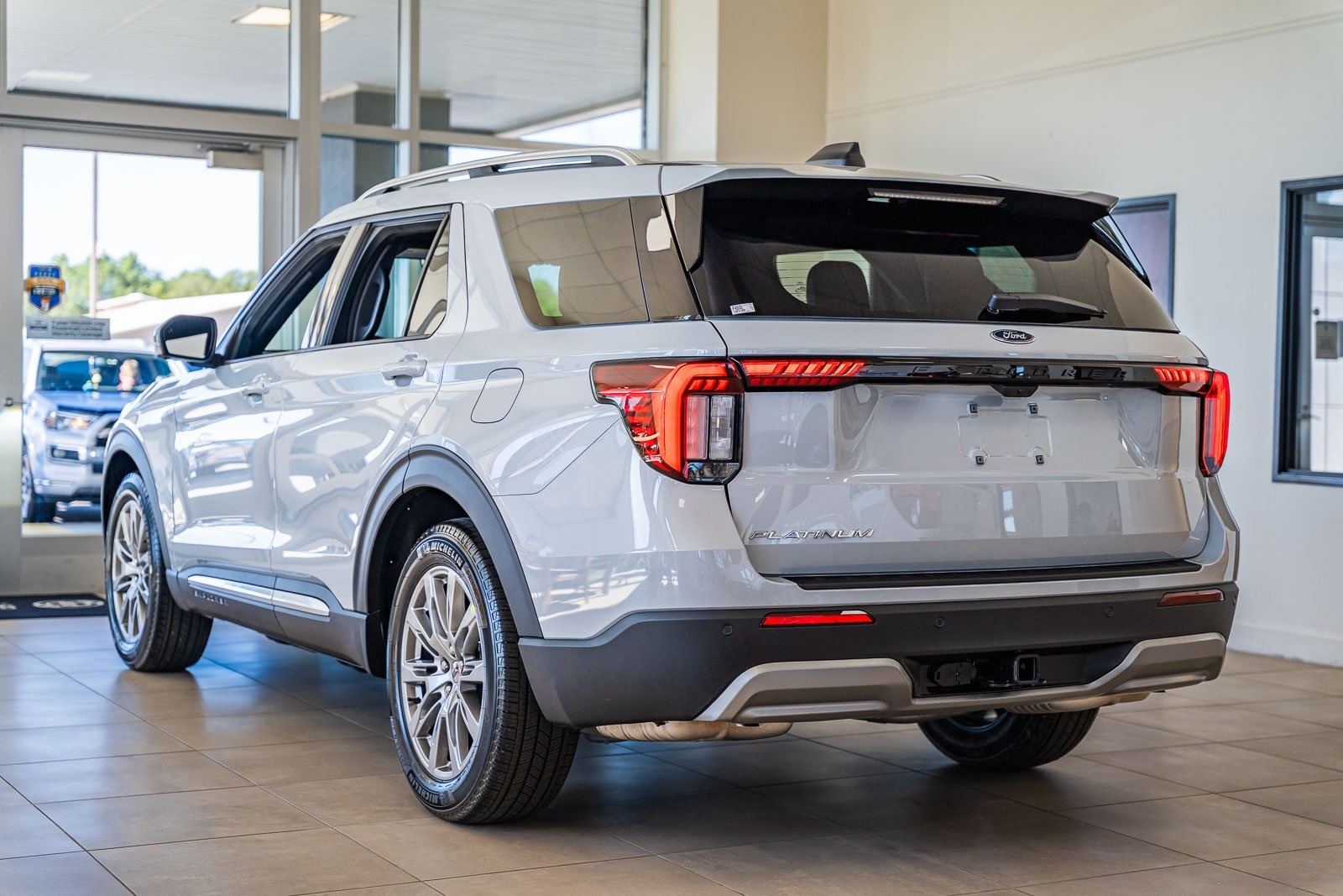 2025 Ford Explorer Platinum photo 2