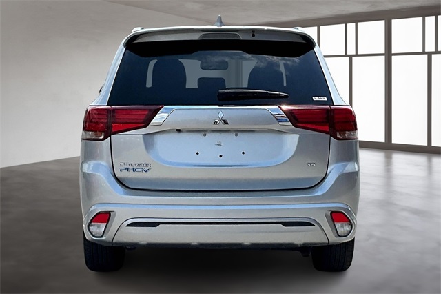 2022 Mitsubishi Outlander PHEV LE photo 5