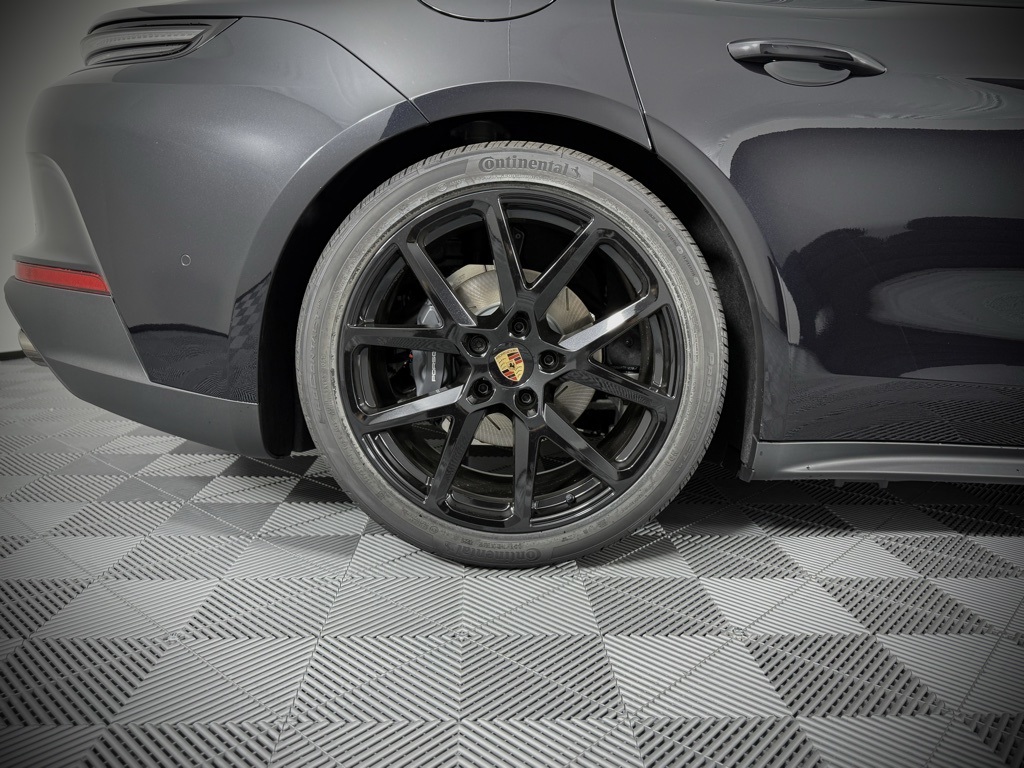 2025 Porsche Panamera 4 photo 17