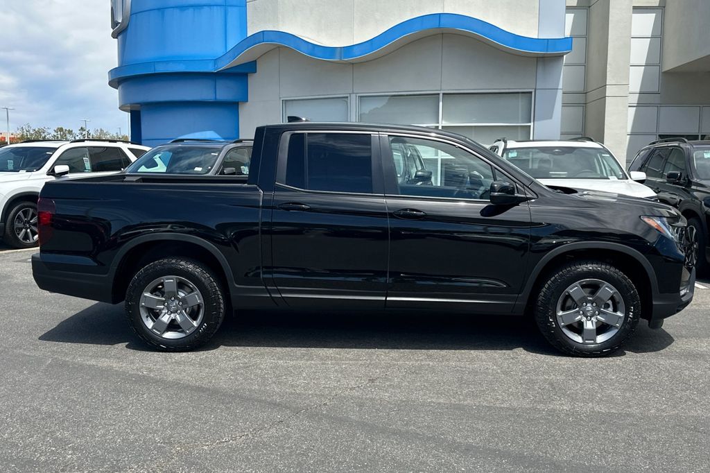 2025 Honda Ridgeline TrailSport photo 3