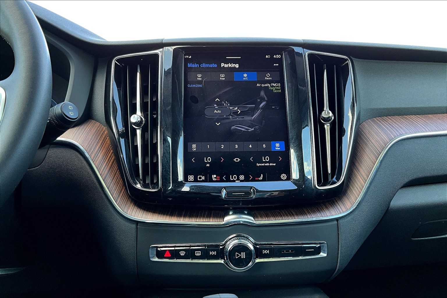 2022 Volvo XC60 Recharge Hybrid Inscription Expression photo 30