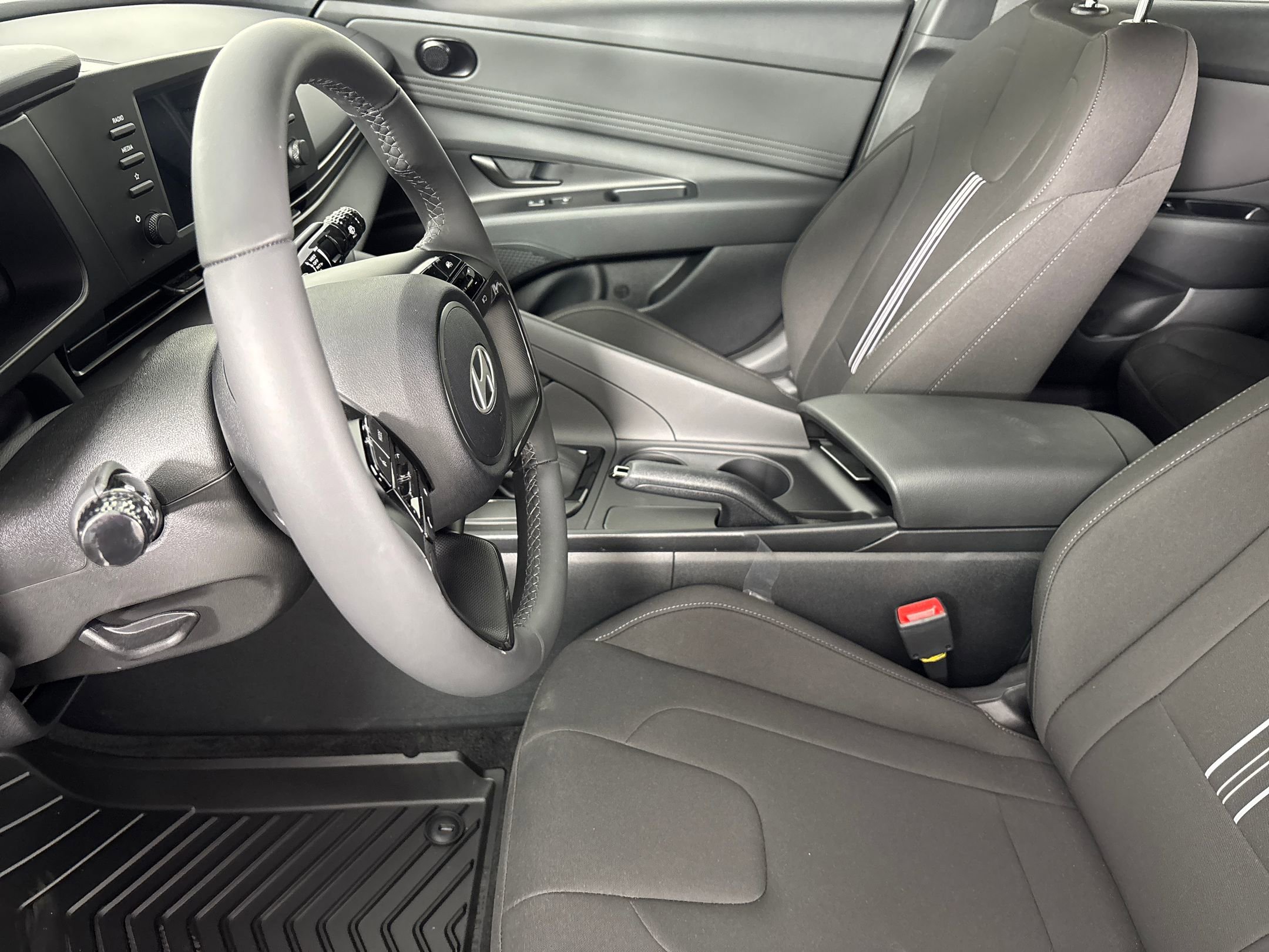2025 Hyundai Elantra SEL Sport photo 12
