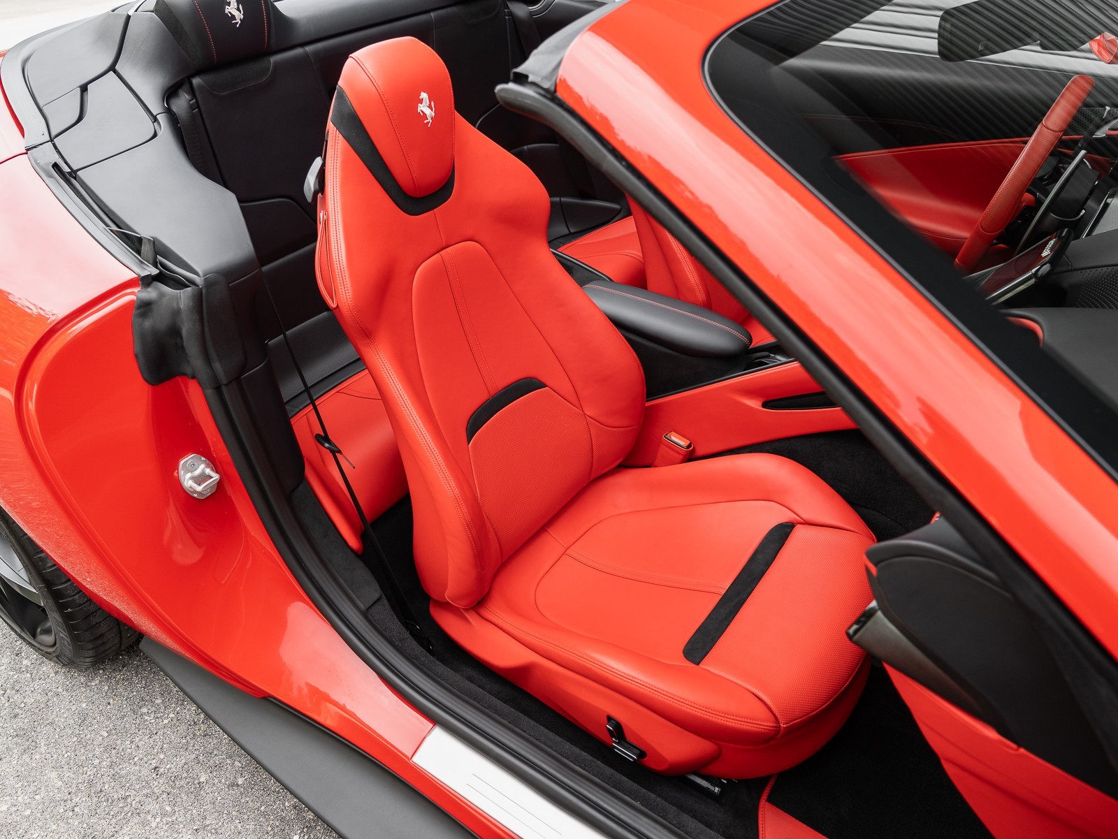 2024 Ferrari Roma Spider Base photo 4