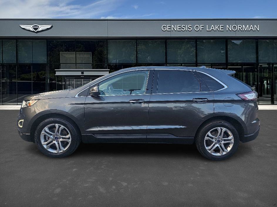 2017 Ford Edge Titanium photo 2