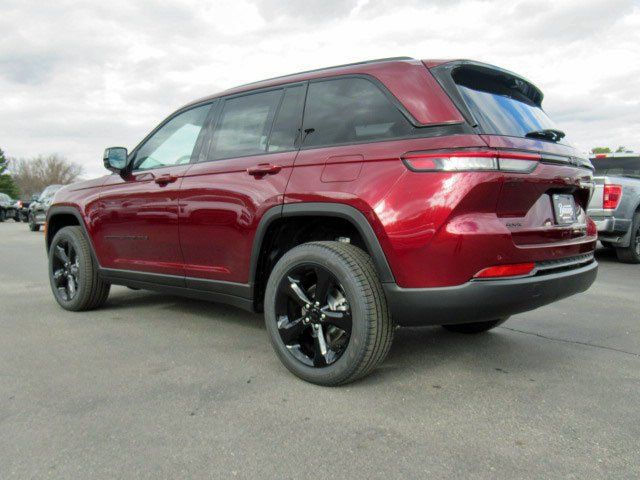 2025 Jeep Grand Cherokee Limited photo 3