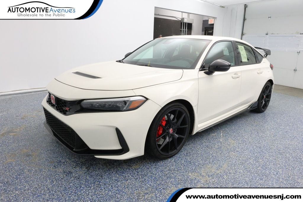 2025 Honda Civic Hatchback Type-R's photo