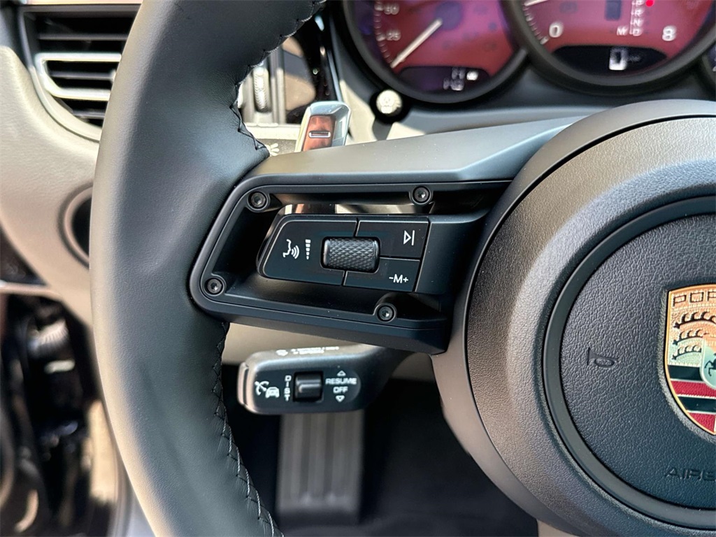 2025 Porsche Macan S photo 25
