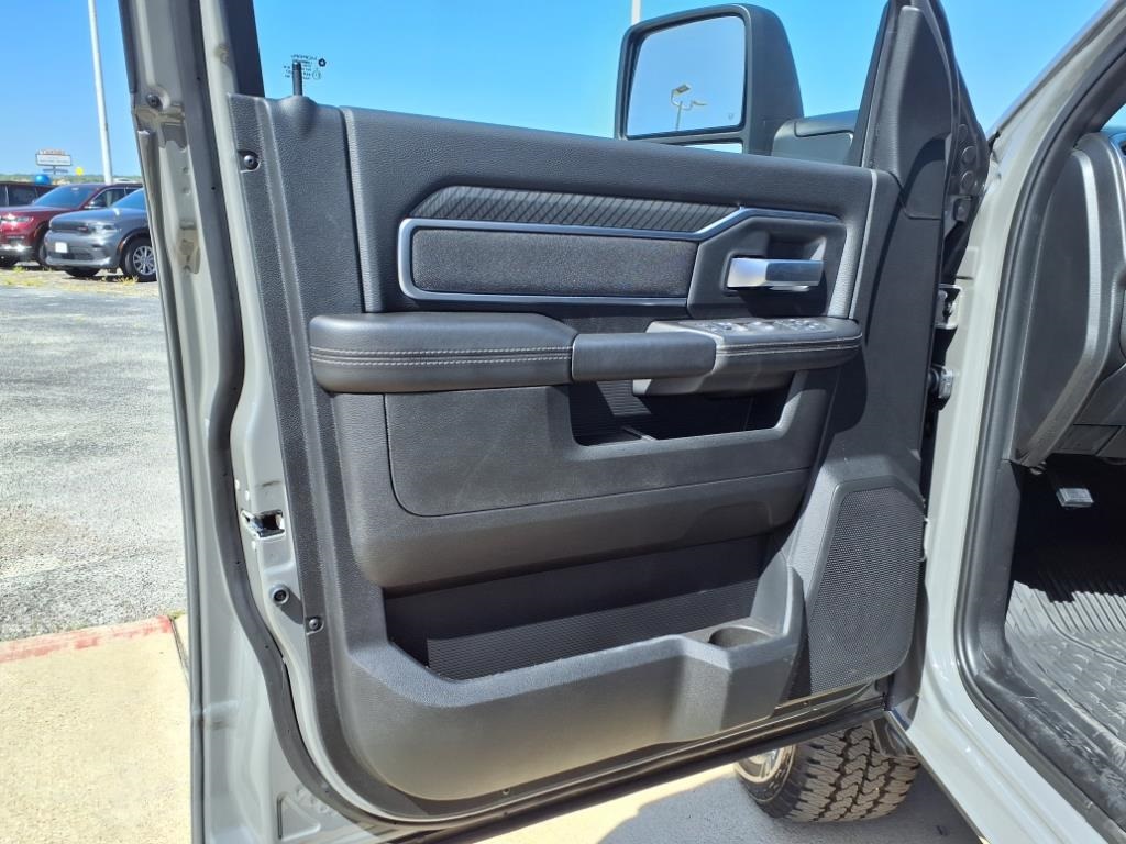 2025 Ram 2500 Big Horn photo 8