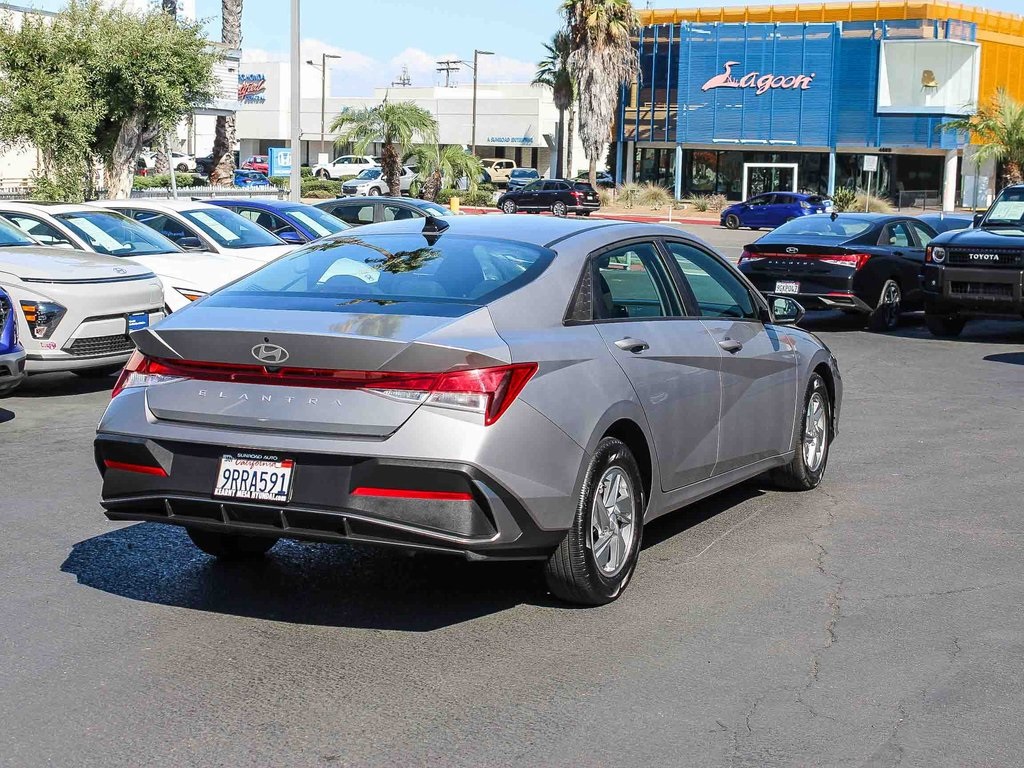 2025 Hyundai Elantra SE photo 10