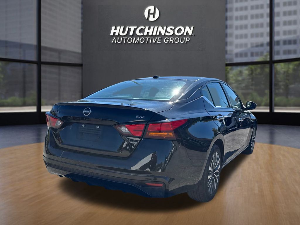 2024 Nissan Altima 2.5 SV photo 2