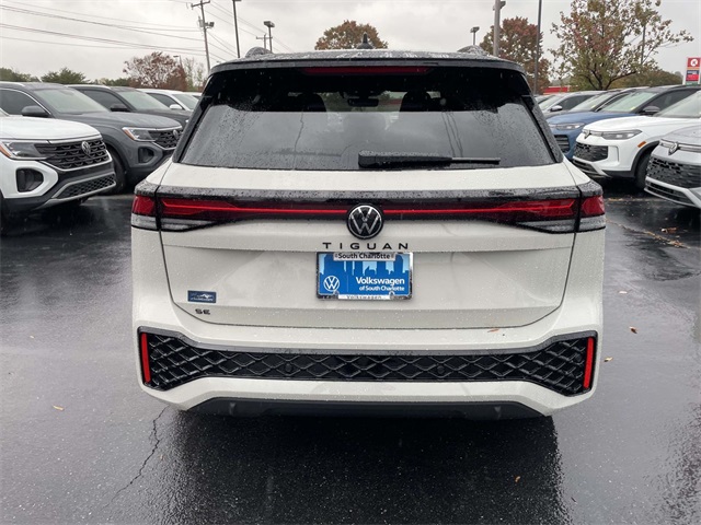 2026 Volkswagen Tiguan SE R-Line Black photo 4