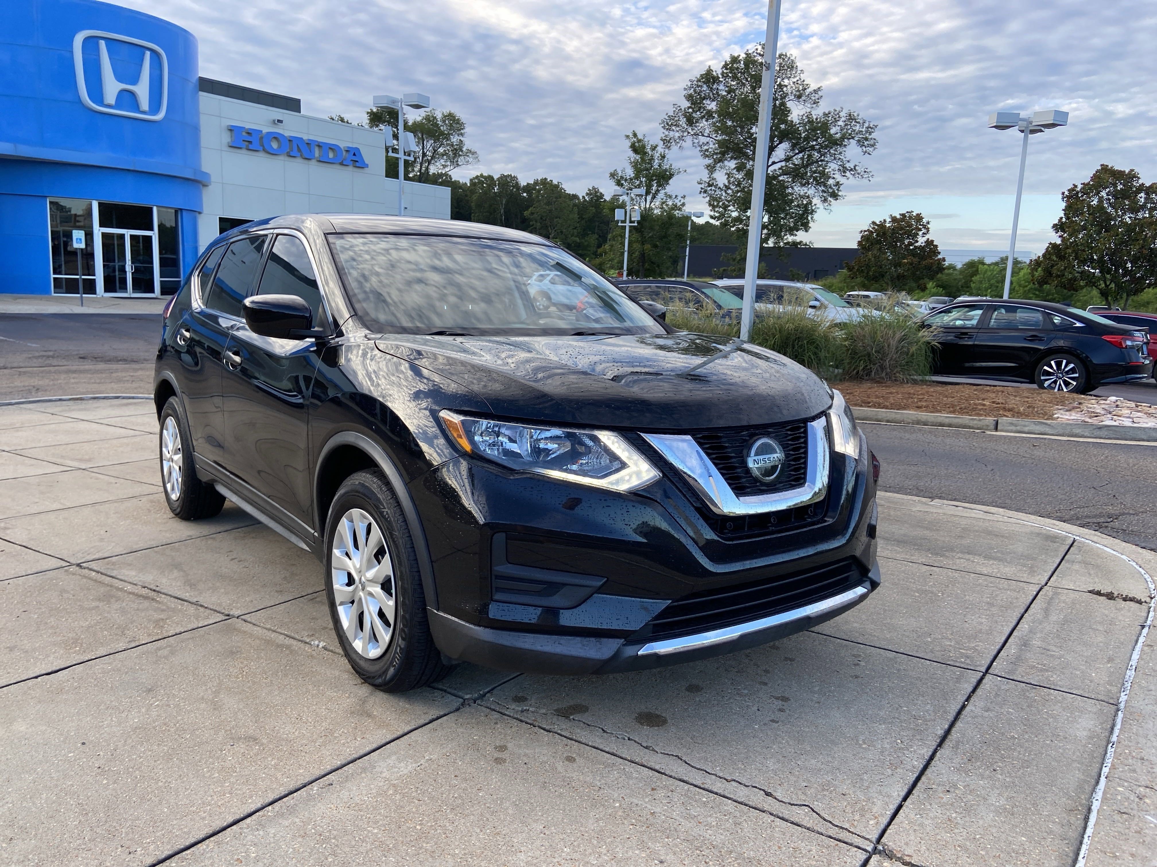 Used 2018 Nissan Rogue S with VIN KNMAT2MT4JP528290 for sale in Ridgeland, MS