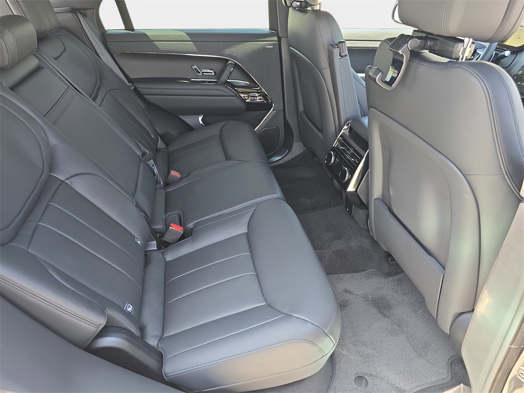 2025 Land Rover Range Rover Sport SE photo 8