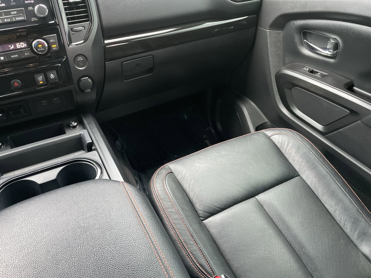 2020 Nissan Titan PRO-4X Crew Cab photo 14