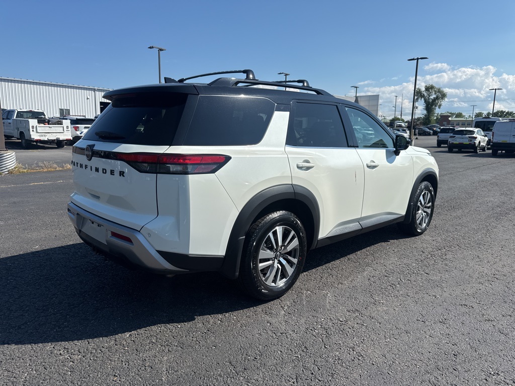 2023 Nissan Pathfinder SL photo 18