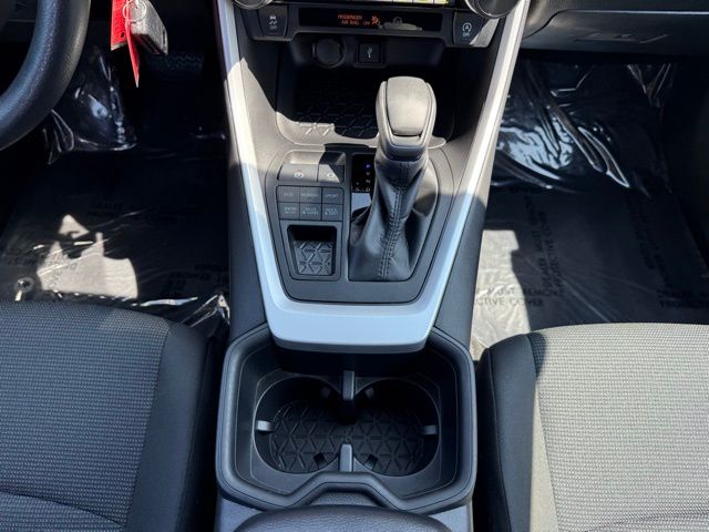 2022 Toyota RAV4 LE photo 20
