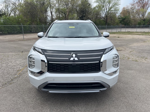 2025 Mitsubishi Outlander SEL photo 2
