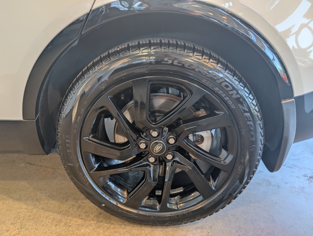 2025 Land Rover Discovery SE photo 9