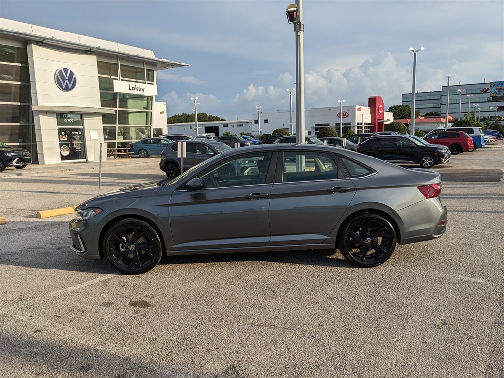 2025 Volkswagen Jetta 1.5T SE photo 4