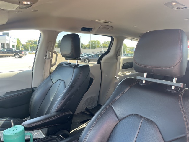 2020 Chrysler Pacifica Touring L photo 9