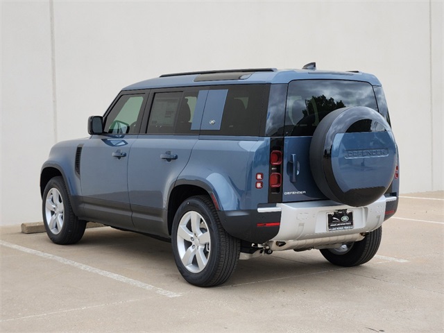 2024 Land Rover Defender 110 S photo 5