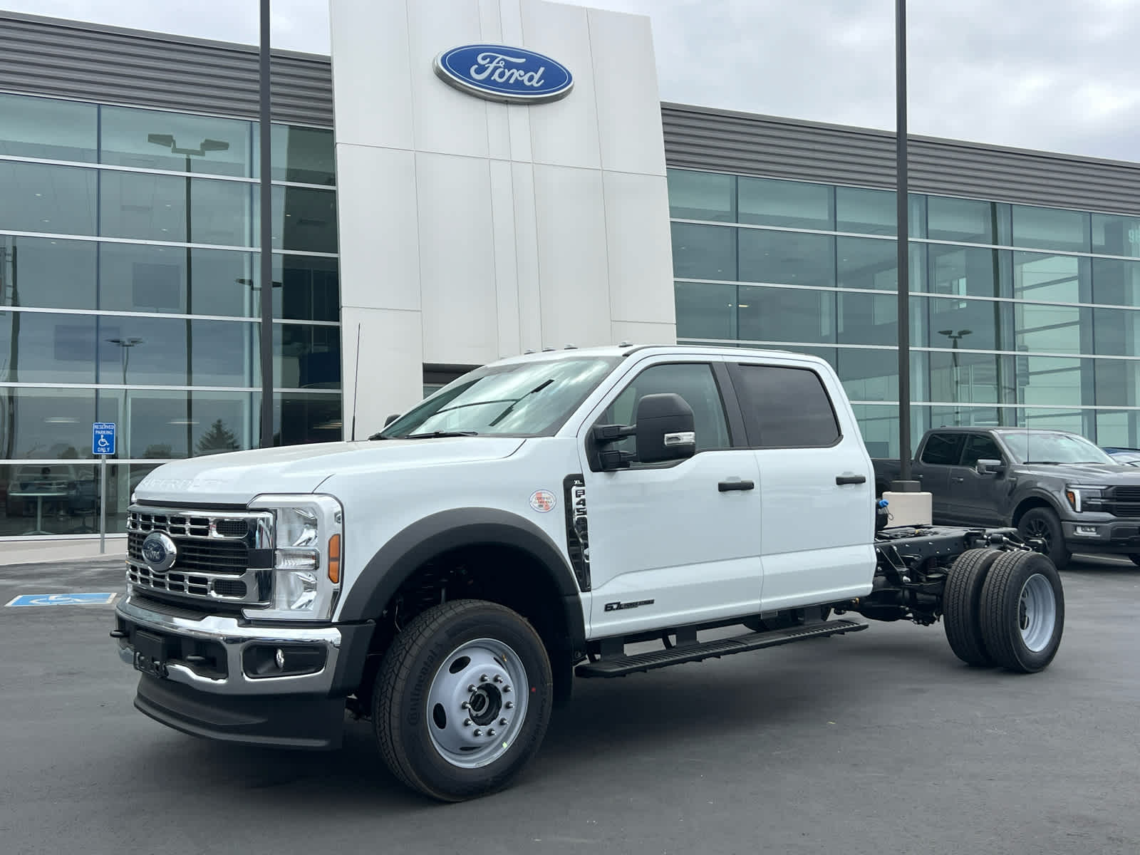 2026 Ford F-450 Super Duty Chassis Cab XL's photo