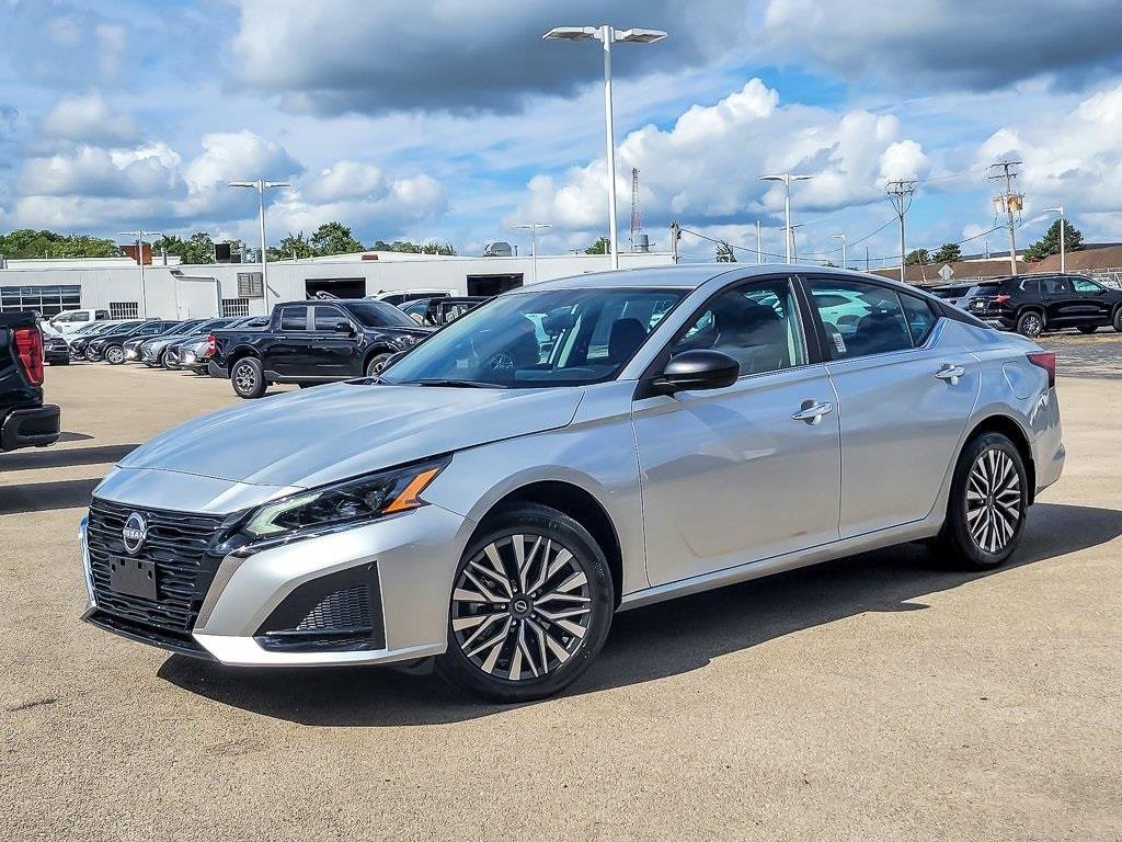 2025 Nissan Altima SV photo 2