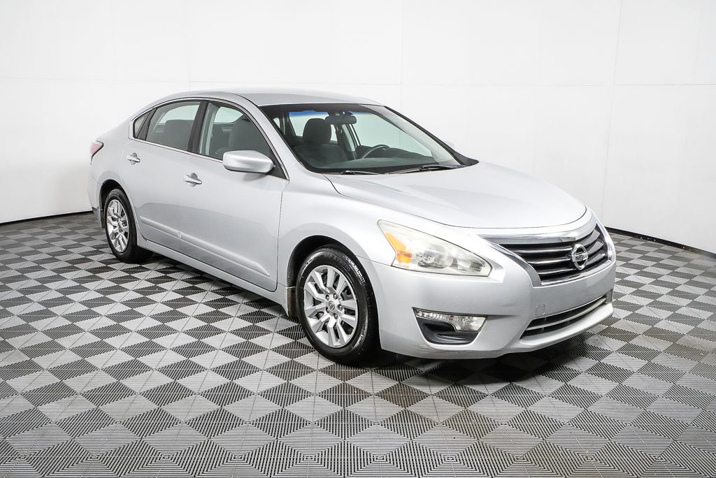 2014 Nissan Altima S's photo