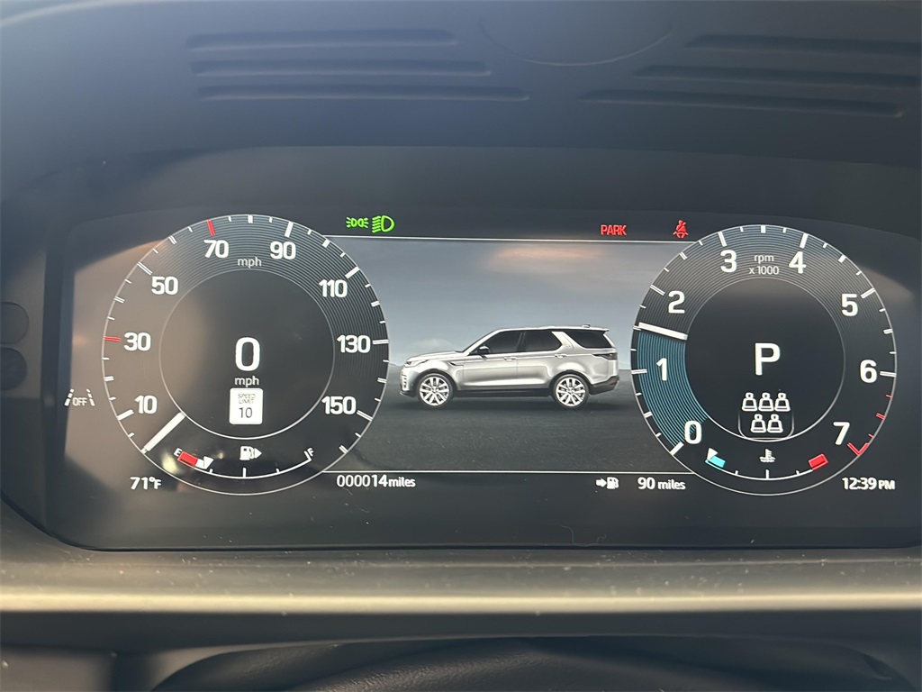 2025 Land Rover Discovery Metropolitan Edition photo 7