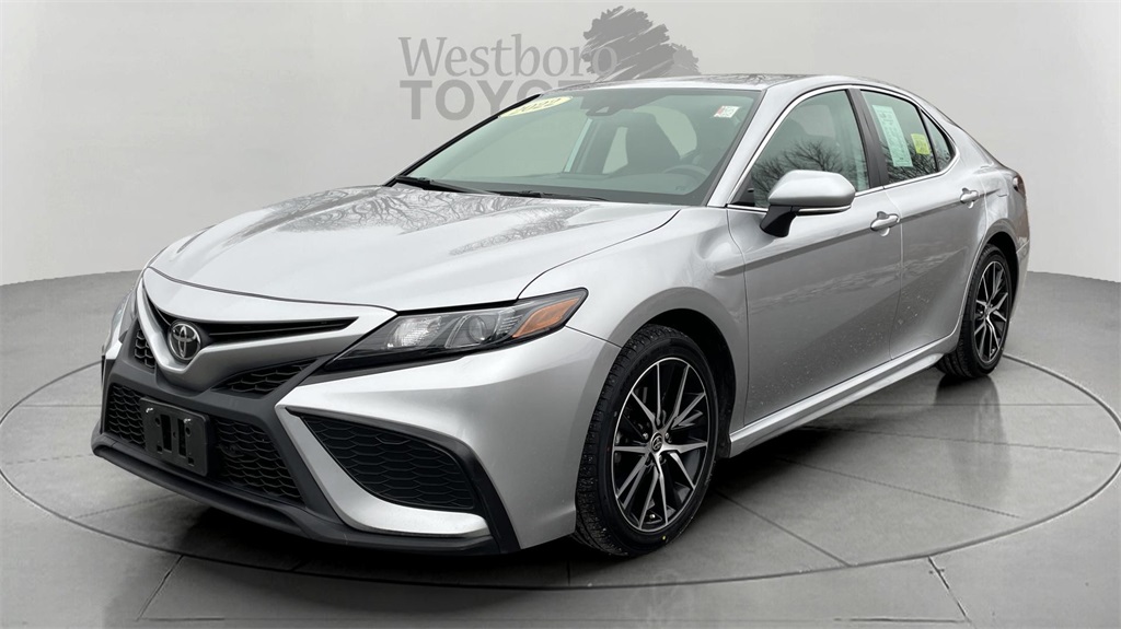 2022 Toyota Camry SE photo 3