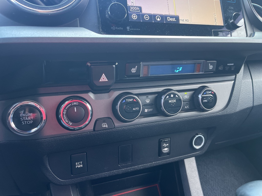 2016 Toyota Tacoma TRD Sport photo 8