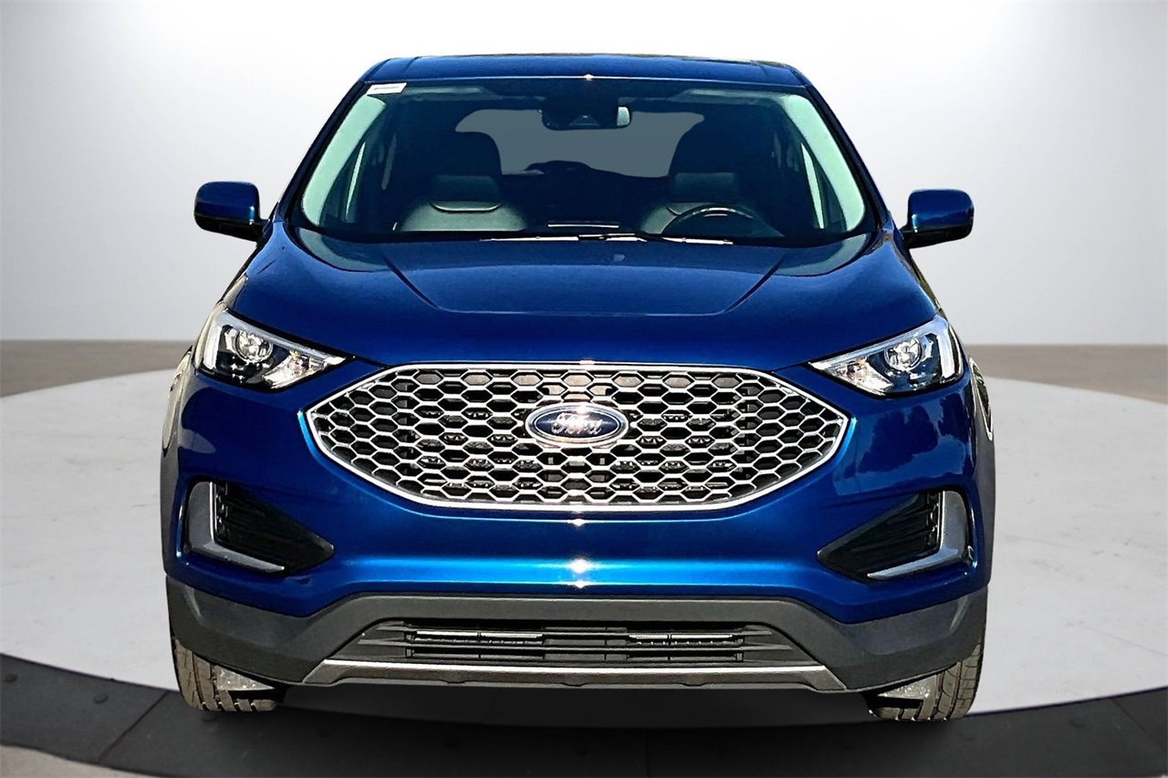 2023 Ford Edge SEL photo 3
