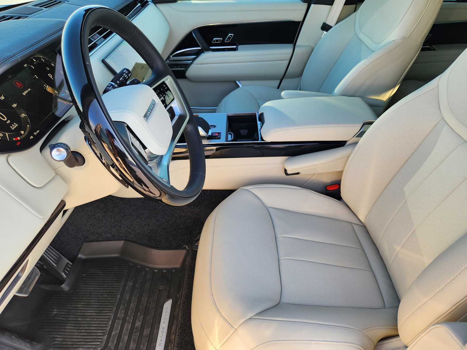 2025 Land Rover Range Rover SE photo 11