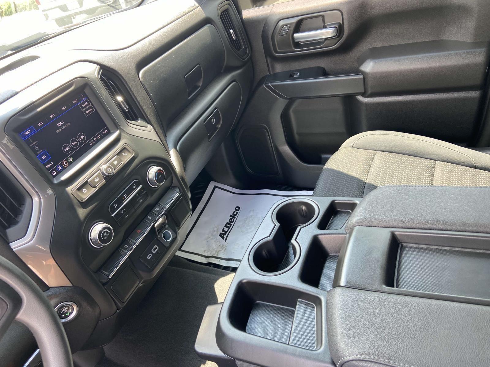 2024 Chevrolet Silverado 2500HD Custom photo 11