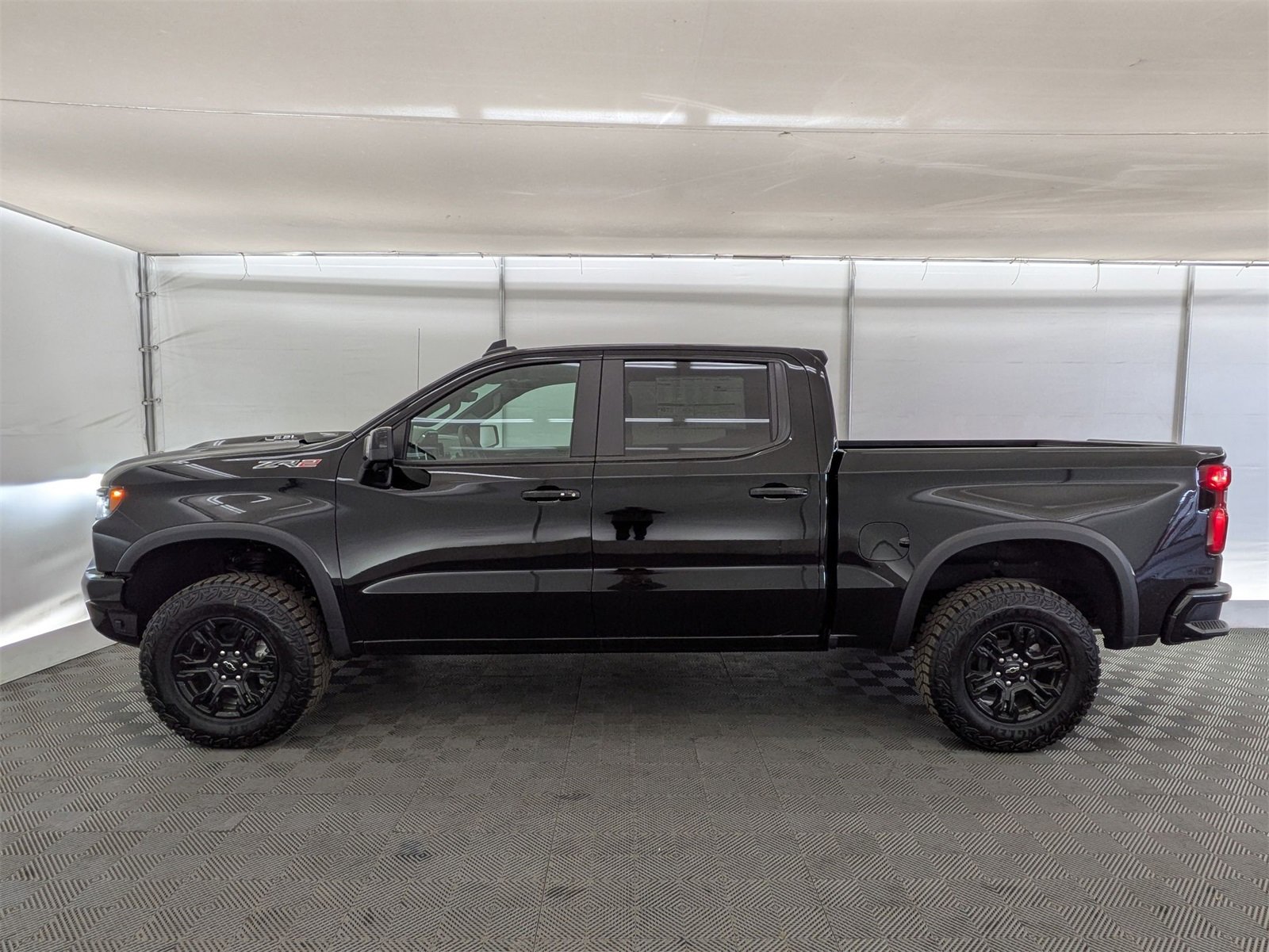 2025 Chevrolet Silverado 1500 ZR2 photo 3