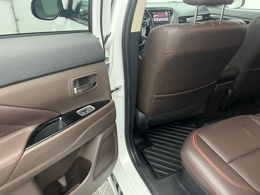 2018 Mitsubishi Outlander PHEV SEL photo 24