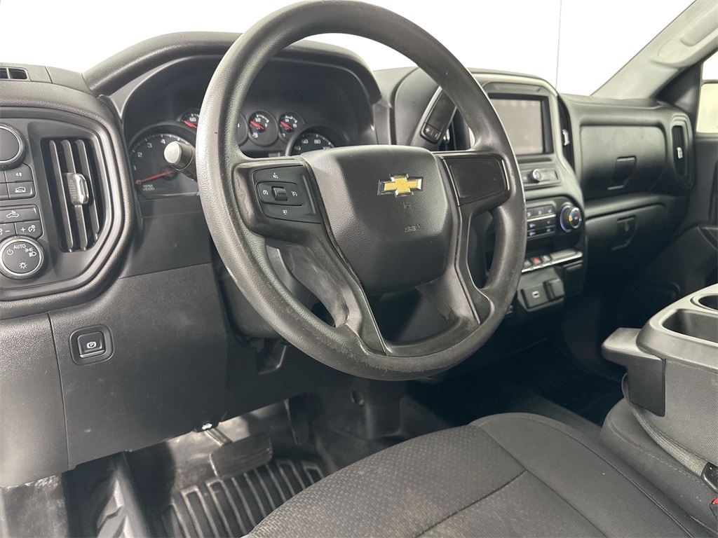 2020 Chevrolet Silverado 1500 photo 2