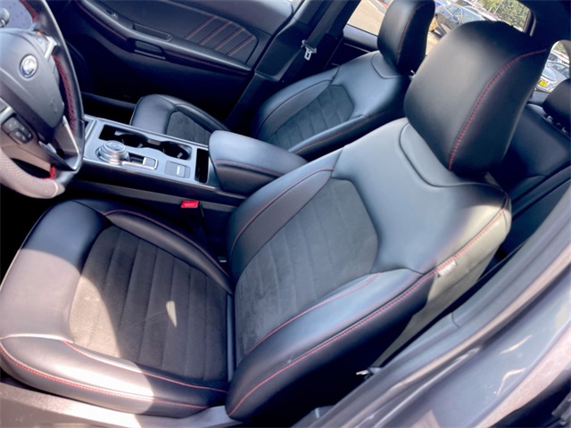 2024 Ford Edge ST photo 3