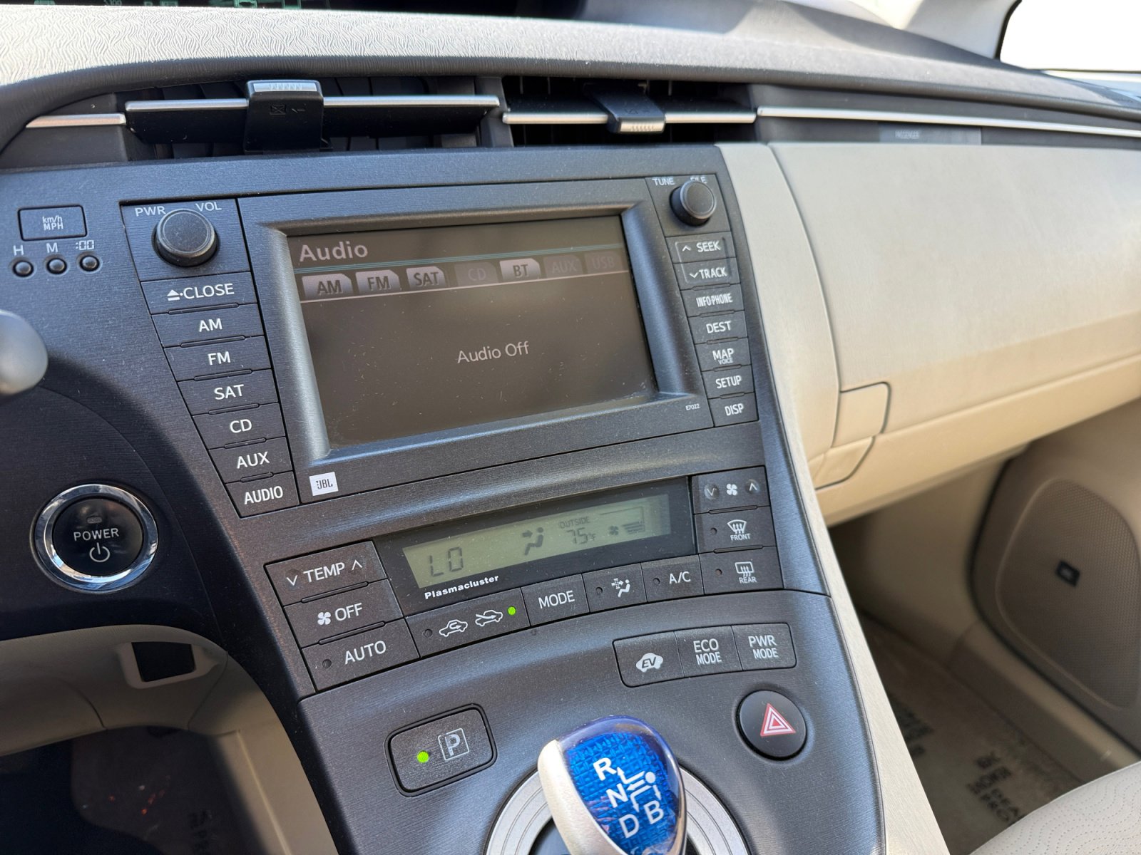 2010 Toyota Prius Four photo 12