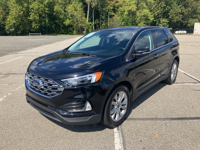 2024 Ford Edge Titanium's photo