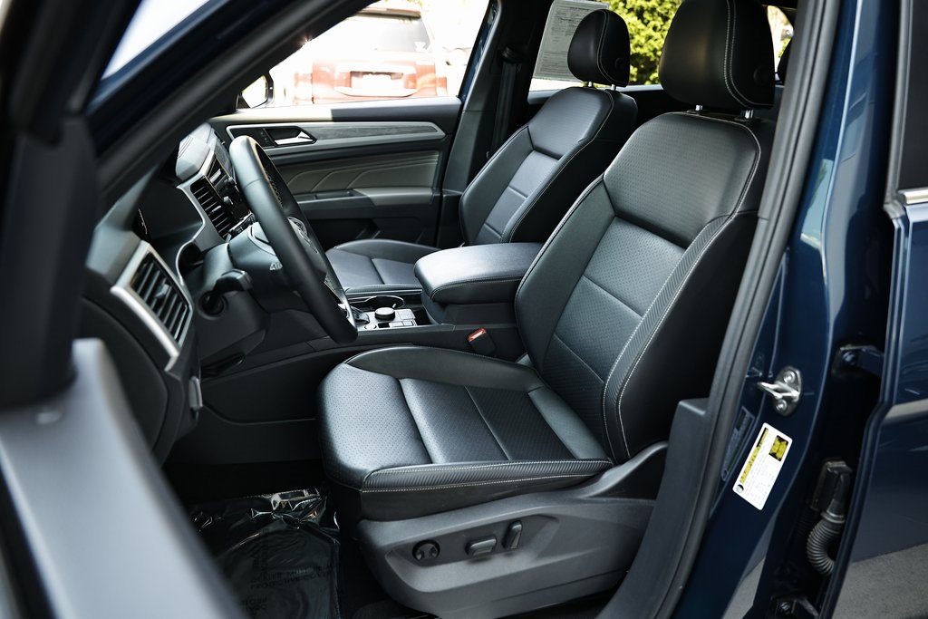 2022 Volkswagen Atlas Cross Sport V6 SE Technology photo 16