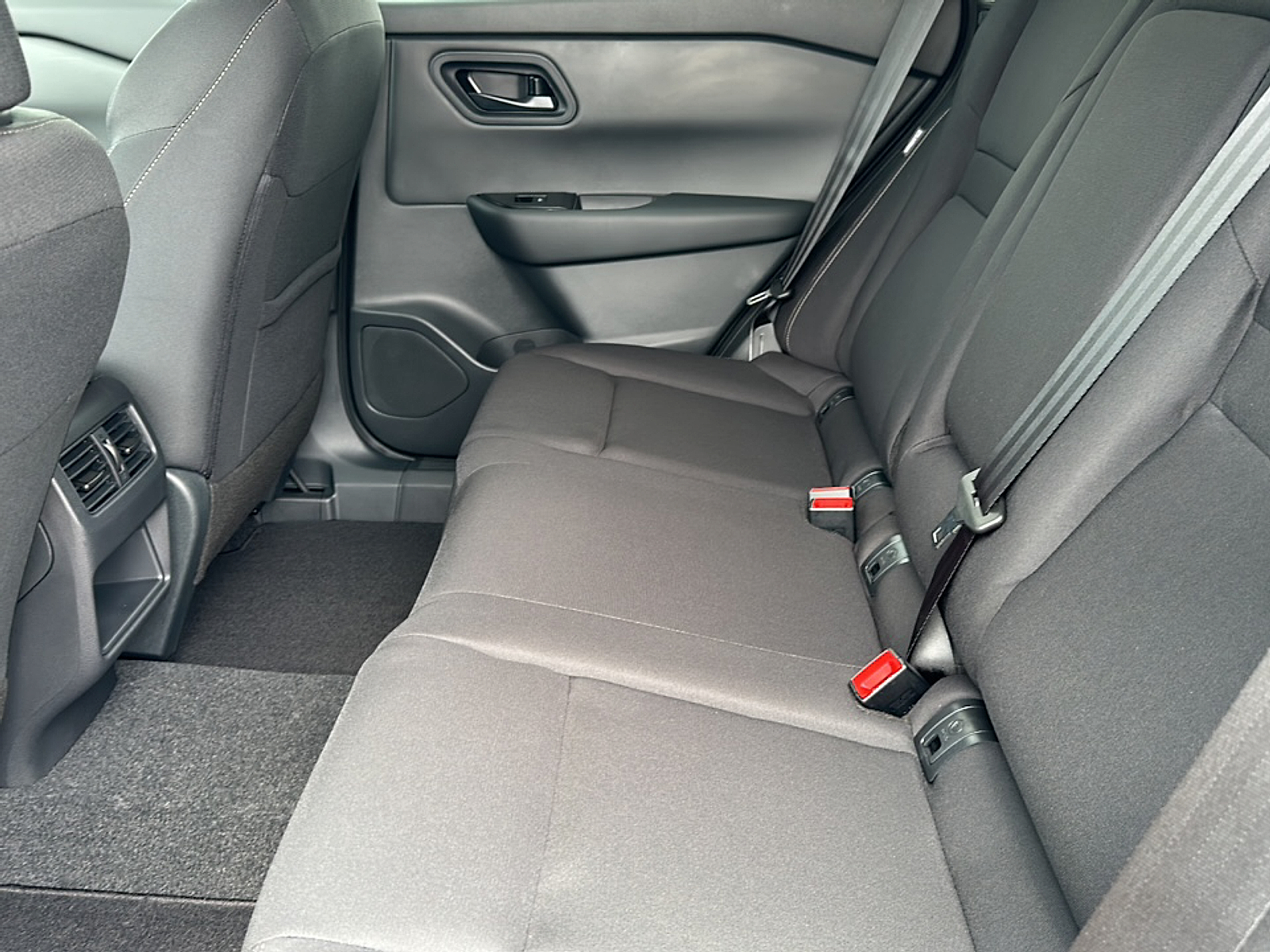 2026 Nissan Rogue S photo 7