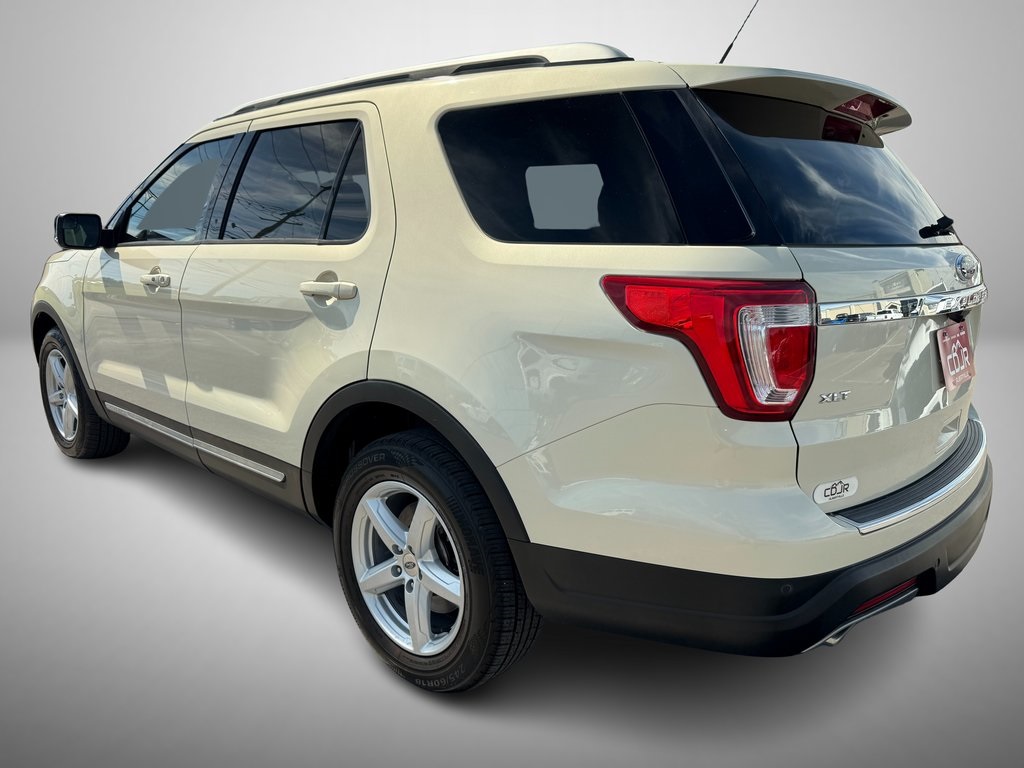 2018 Ford Explorer XLT photo 3