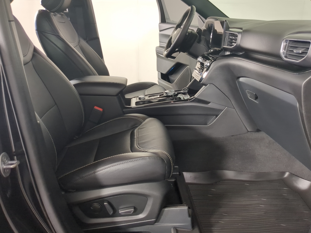 2023 Ford Explorer ST photo 16