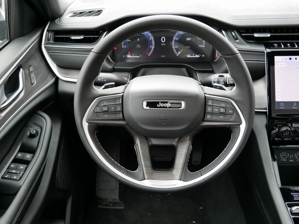 2025 Jeep Grand Cherokee Limited photo 11
