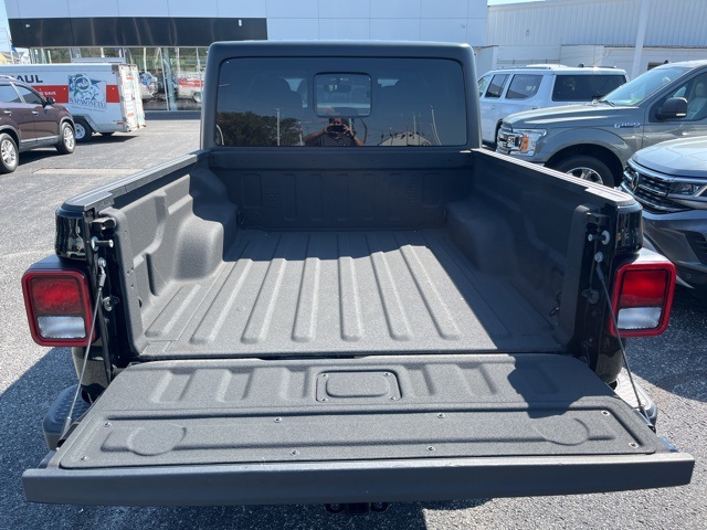 2022 Jeep Gladiator Altitude photo 6