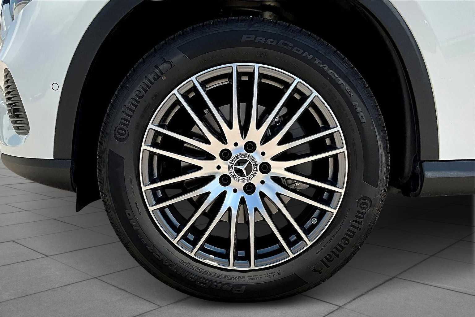 2025 Mercedes Benz GLC 300 photo 17